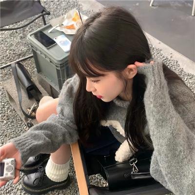 想踢沉迷男的女人